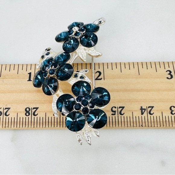 Vintage Rhinestone Brooch Pin Deep Blue Glass Rivoli Flower Swag Silver Tone - Picture 10 of 12